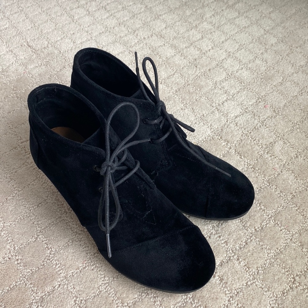 NWOT - TOMS Black Suede Women Kala Bootie - Size 8